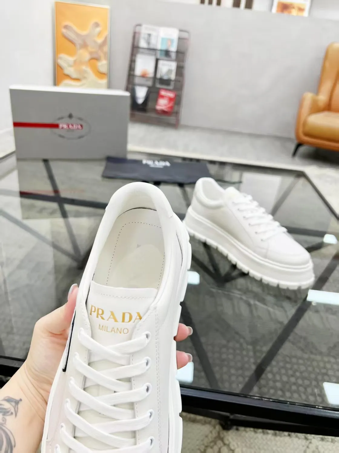 Men's Men's Shoes 💰440 [New Style] 🎍🎍Prada Prada's new men's leather sneakers, the highest version on the market, any comparison is welcome🆚! The original leather has excellent texture and is super high-end! Fetal sheep net lining imported from Italy, removable pad! Luxurious materials and fine workmanship, highly recommended! Code: 38-44 (45 can be customized